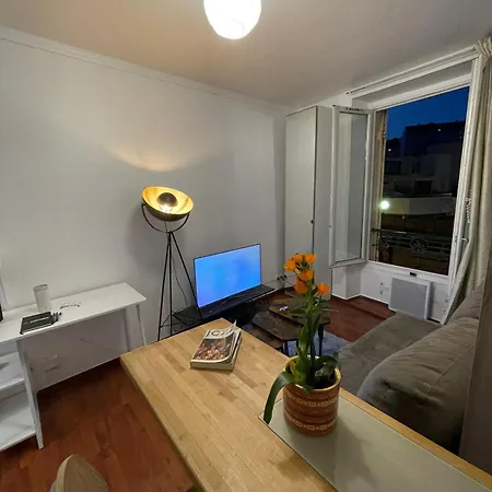 Cozy Parisian Flat In 15th Arr *