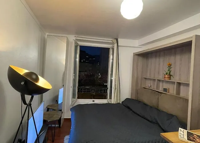 Cozy Parisian Flat In 15th Arr